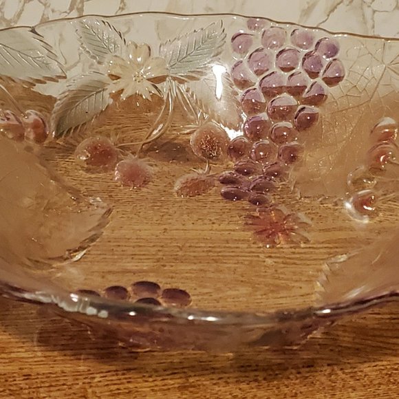 Vtg Mikasa Glass w/grapes\cherries\strawberries\leaves\flowers Everted Bowl - Picture 2 of 3
